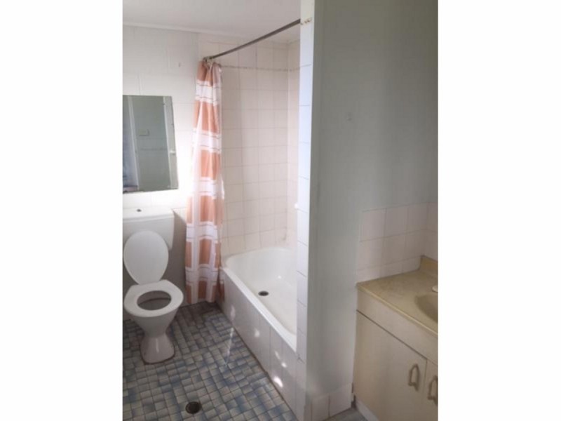 1/178 Baker Street, Koongal QLD 4701